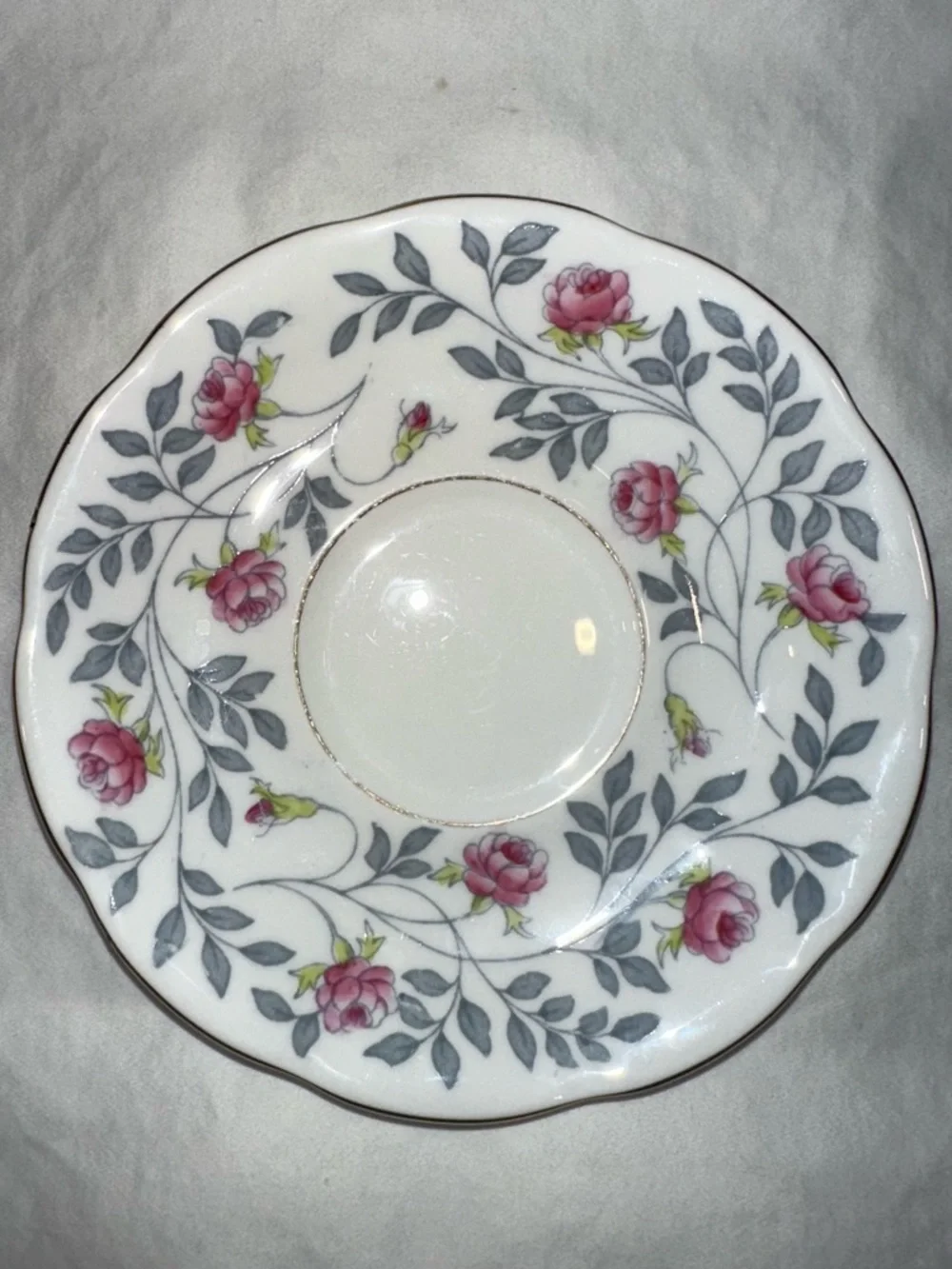 Vintage Royal Albert "Conway" Teacup and Saucer Set – Pink Roses, 22K Gold Trim - Picture 10 of 11
